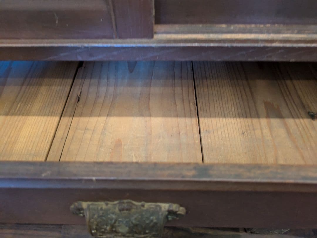 アンティーク 木製キャビネット ガラス戸棚 引き出し付き　棚　ショーケース