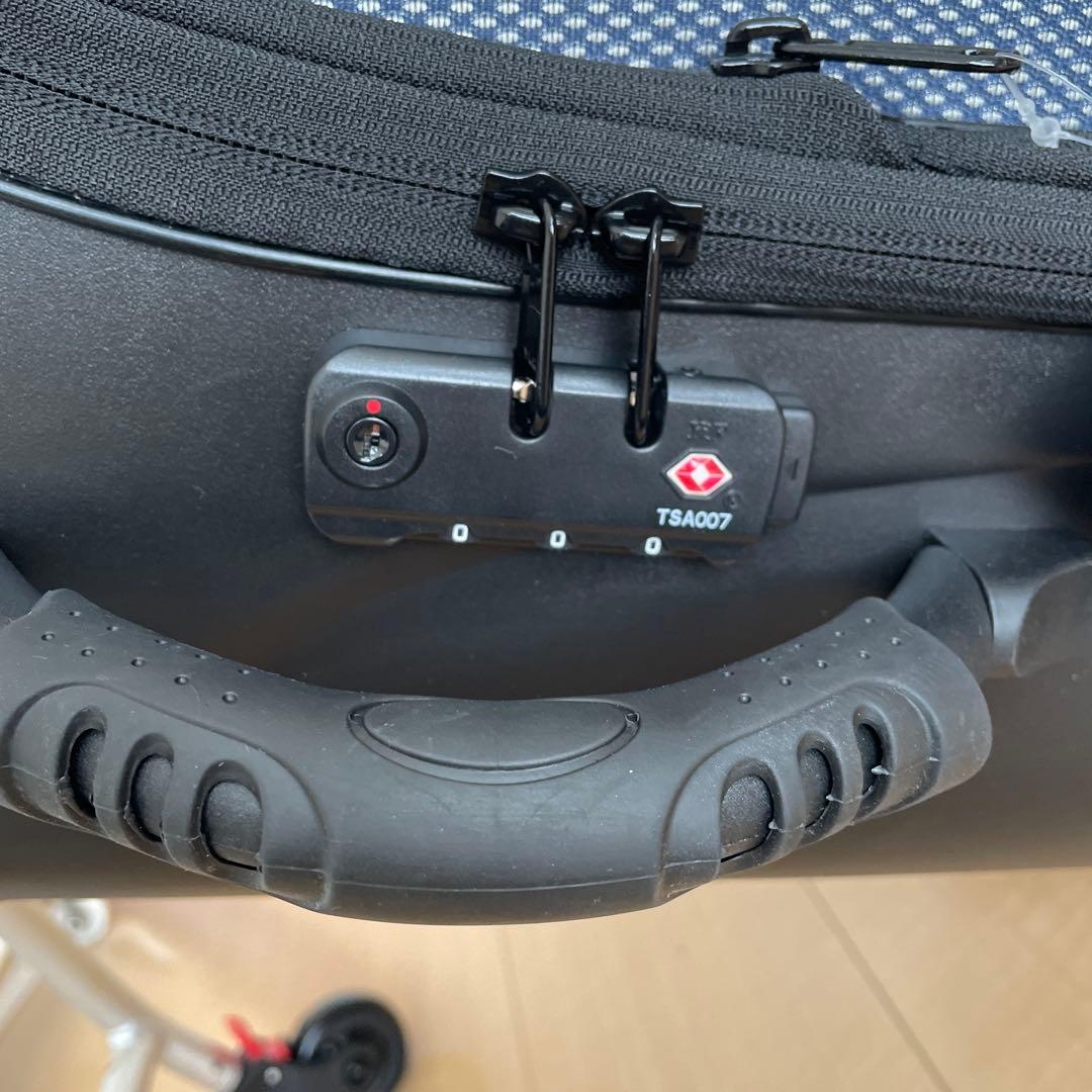 【新品未使用】子供が乗れるスーツケース　機内持ち込み TSAロック付き