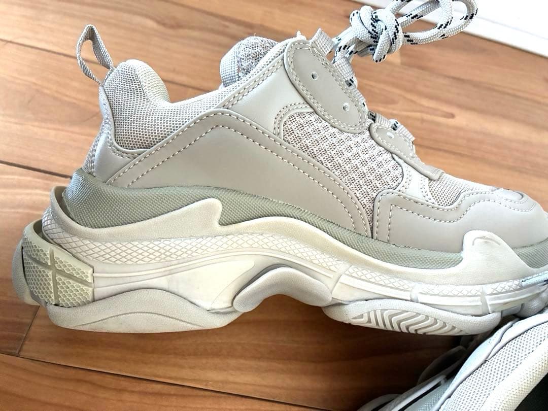 美品✴︎BALENCIAGA✴︎ベージュ スニーカー 38 Triple S 厚底