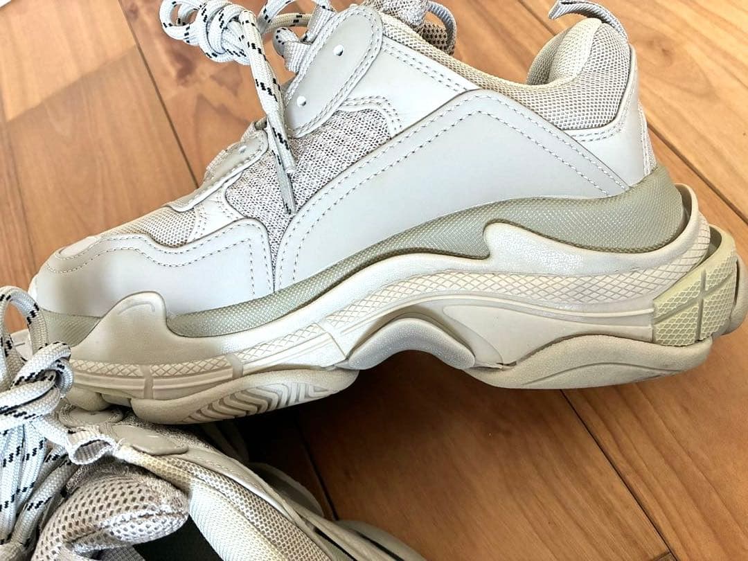 美品✴︎BALENCIAGA✴︎ベージュ スニーカー 38 Triple S 厚底