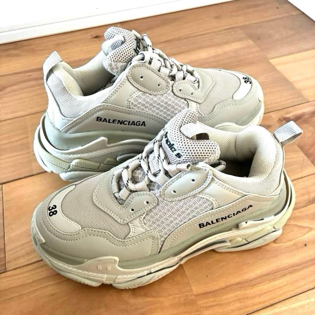 美品✴︎BALENCIAGA✴︎ベージュ スニーカー 38 Triple S 厚底