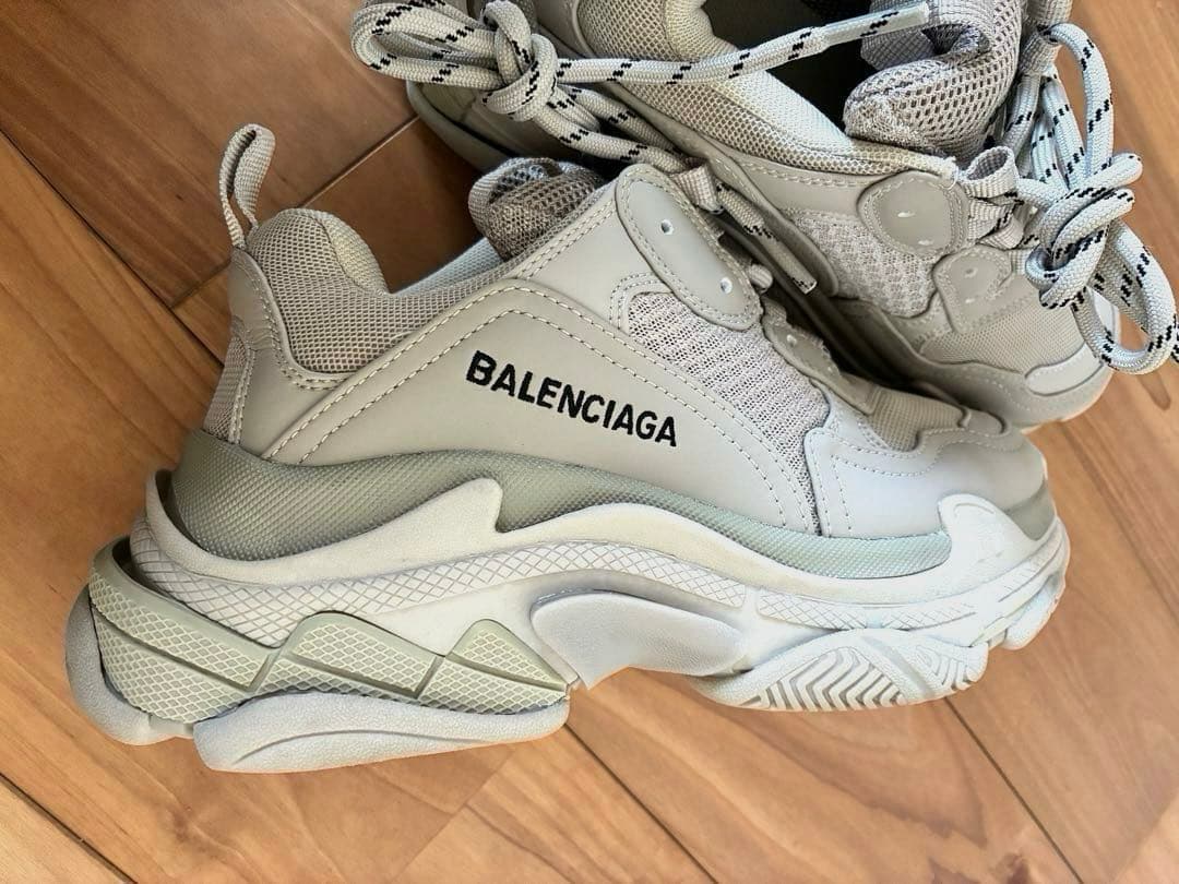 美品✴︎BALENCIAGA✴︎ベージュ スニーカー 38 Triple S 厚底