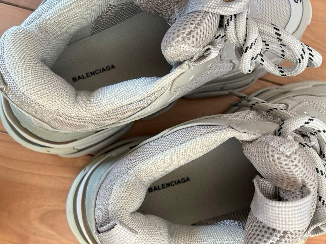 美品✴︎BALENCIAGA✴︎ベージュ スニーカー 38 Triple S 厚底
