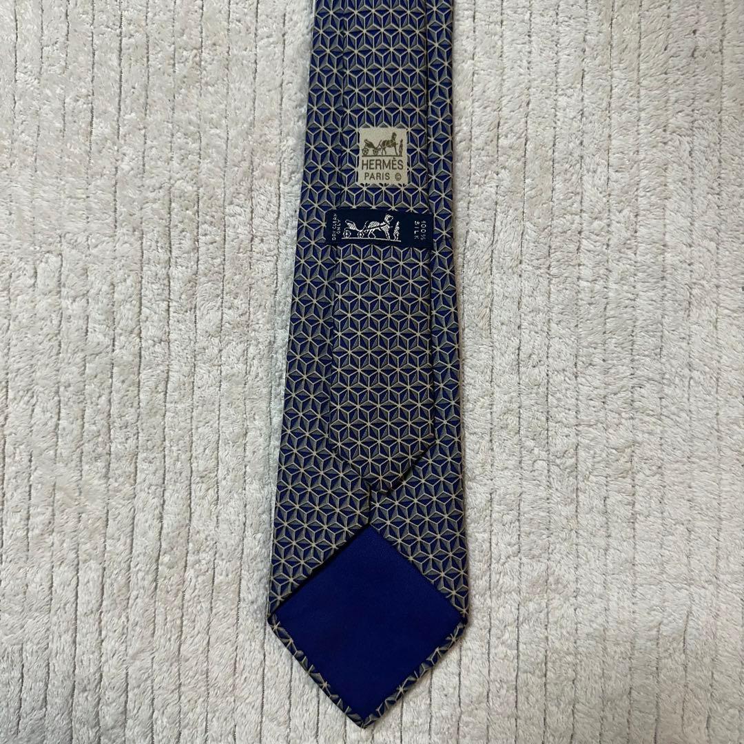 【未使用品】HERMES（エルメス） シルク100%ネクタイ スクウェア 立体柄