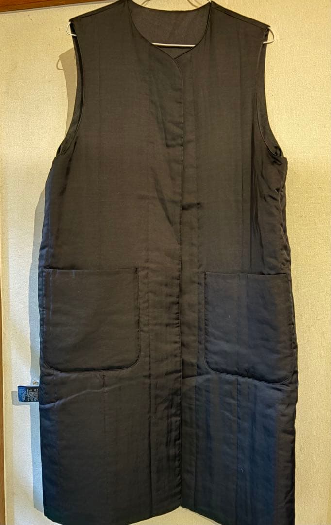 ARTS＆SCIENCE シルクロングベスト　黒　中綿入り