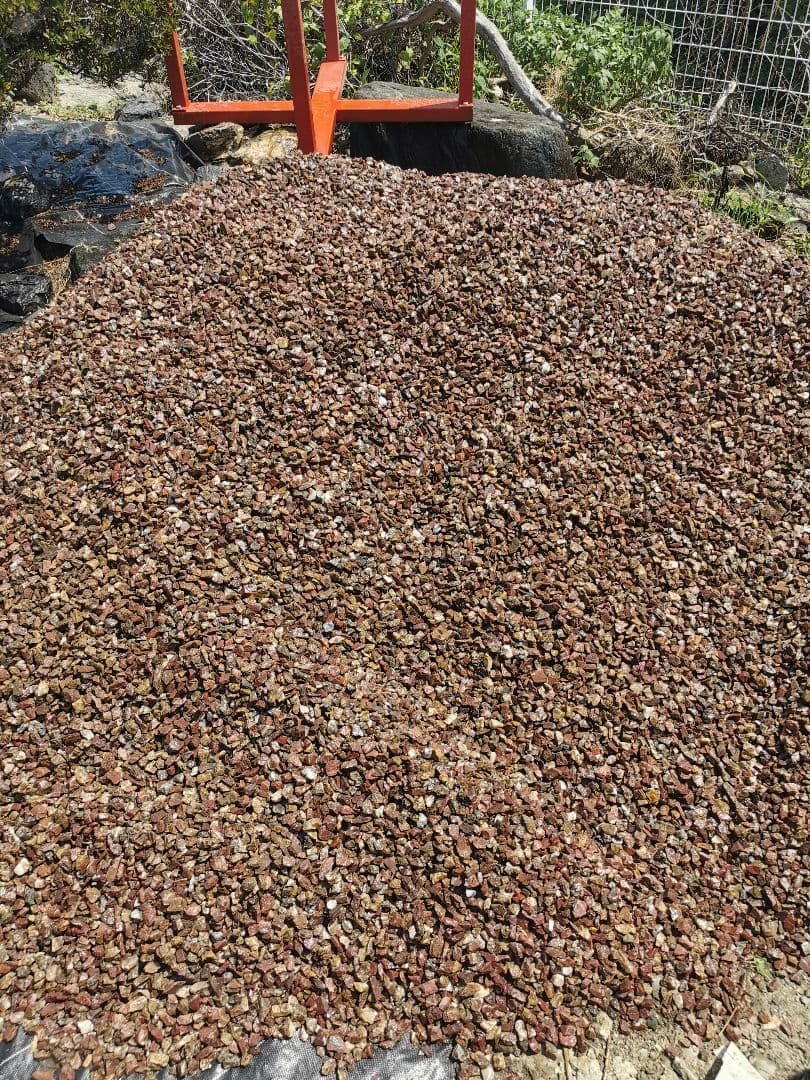 赤砂利　1.000キロ　庭石　鑑賞石　石 石材　砂利　割栗石　庭　坪庭