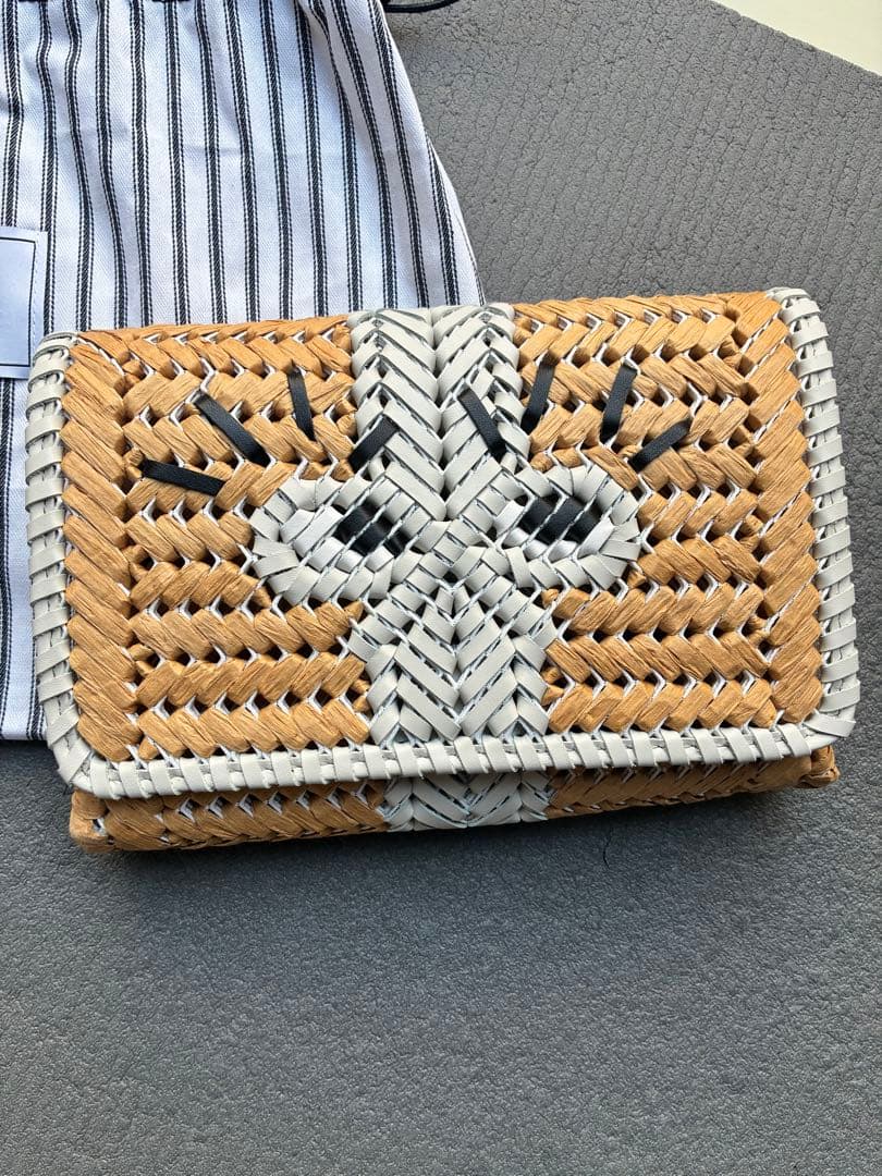 ANYA HINDMARCH クラッチバッグ