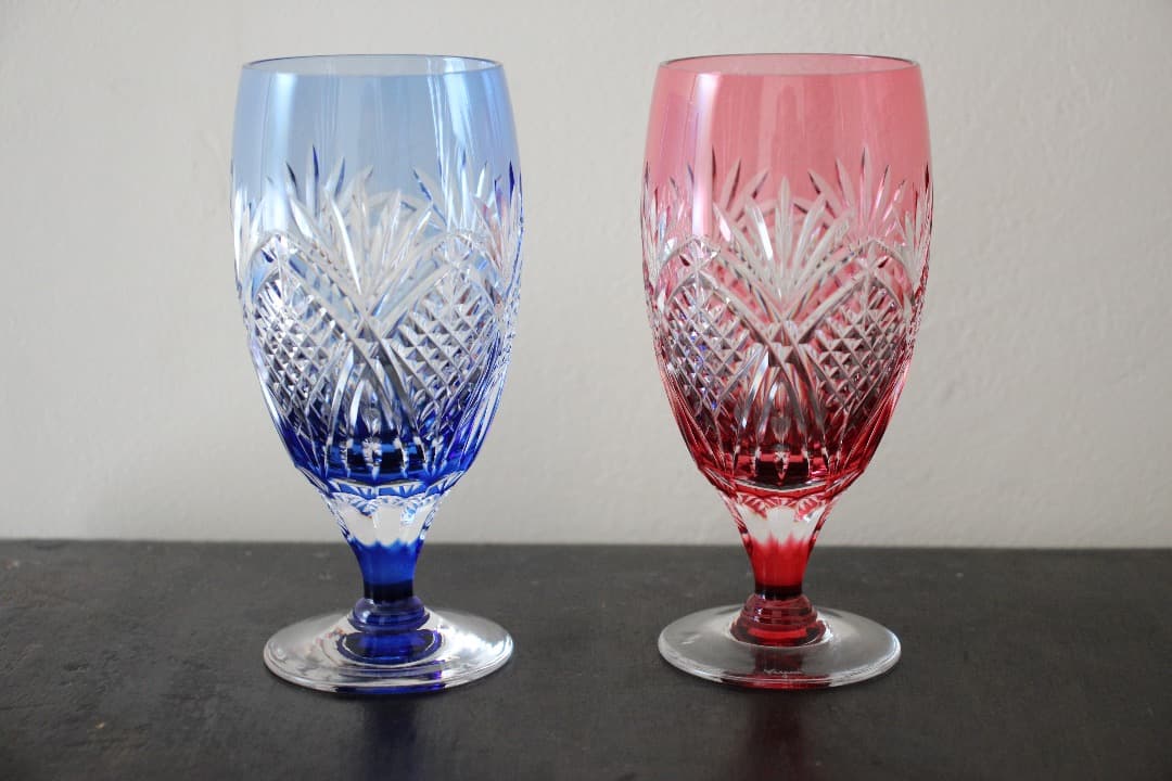 カガミクリスタル　ペア　ビアグラス　赤・青　江戸切子　笹っ葉に魚子紋