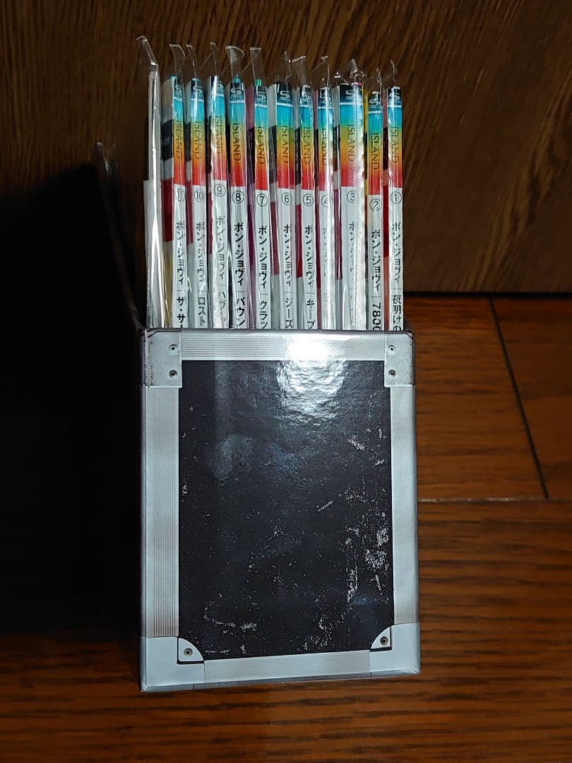 ボンジョビ紙ジャケットCD11枚＋ドキュメンタリーDVDBOX