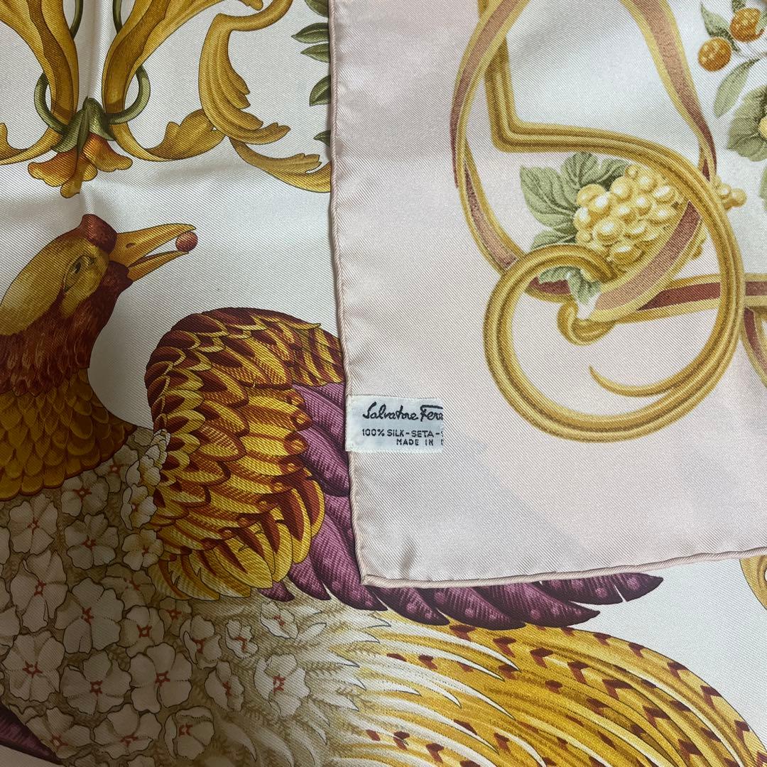 Salvatore Ferragamo シルクスカーフ 85cm