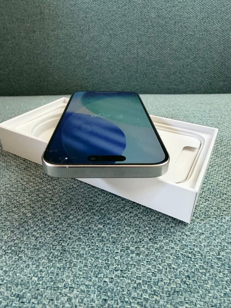 【美品】iPhone 15 pro ホワイトチタニウム　256GB