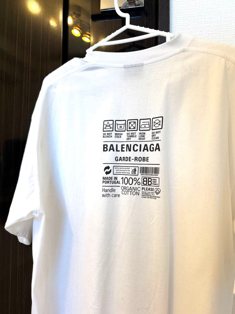 BALENCIAGA Garde-Robe ミディアムフィットTシャツです。