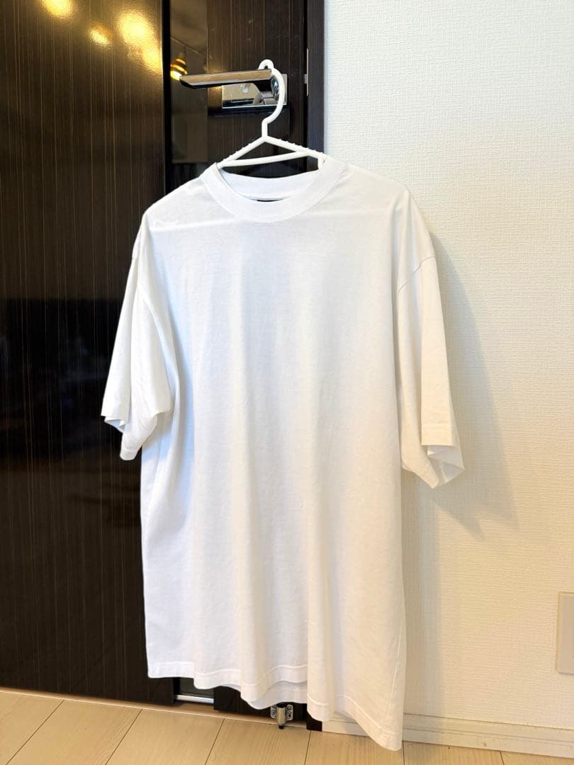 BALENCIAGA Garde-Robe ミディアムフィットTシャツです。