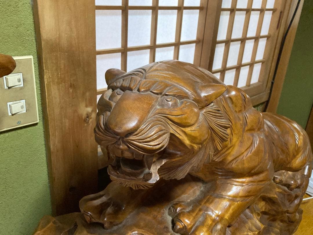 木製彫刻 虎　鷹アンティーク　天然木　置物 縁起物　一枚板