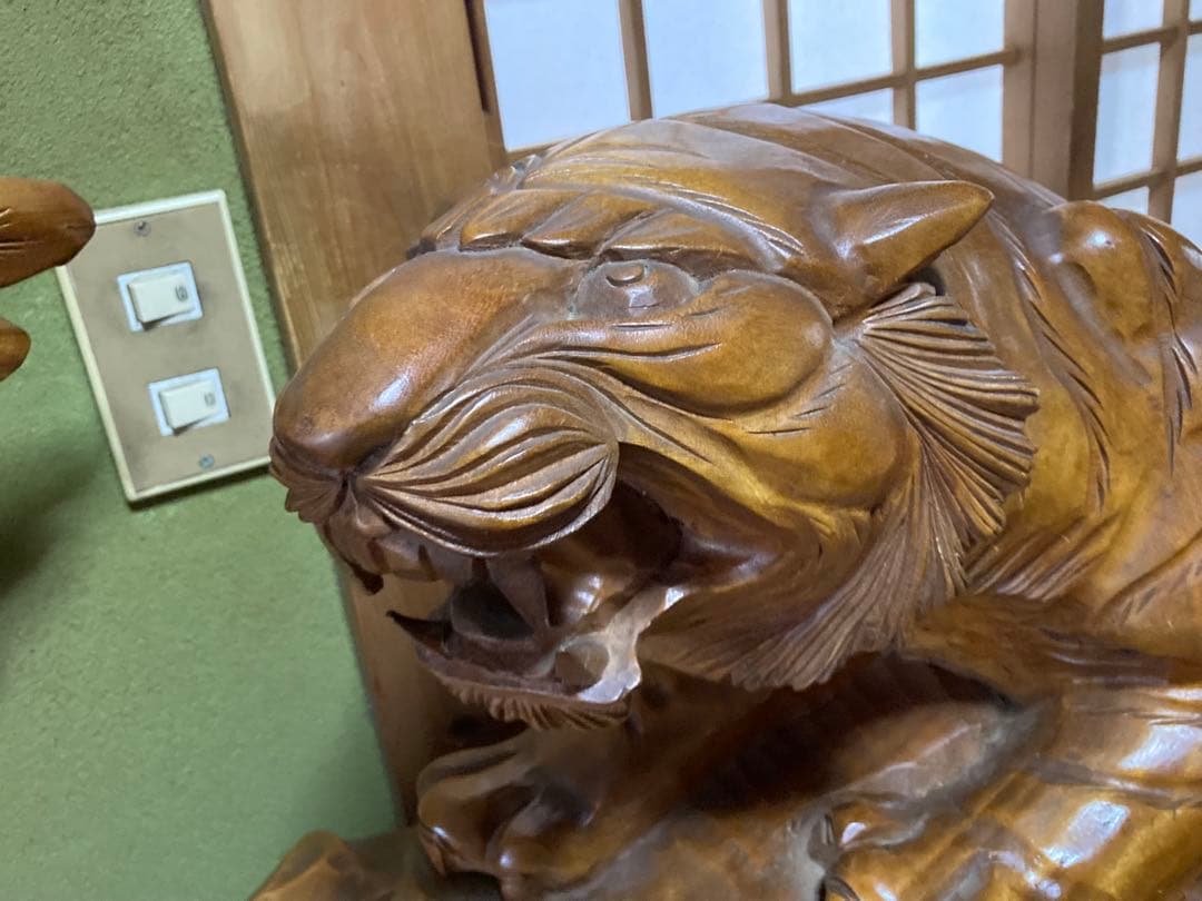 木製彫刻 虎　鷹アンティーク　天然木　置物 縁起物　一枚板