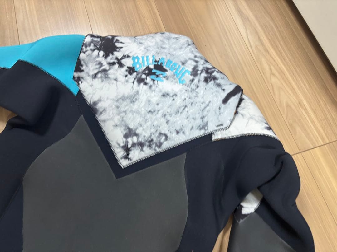 ★美品・日本製★お洒落　ビラボン　セミドライ　ウエットスーツ　サーフィン