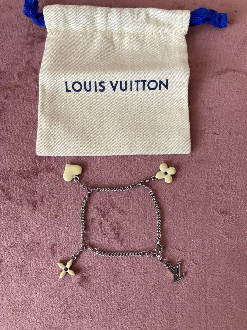 スウィート モノグラム ハート チェーン ブレスレット シルバー/ベージュ