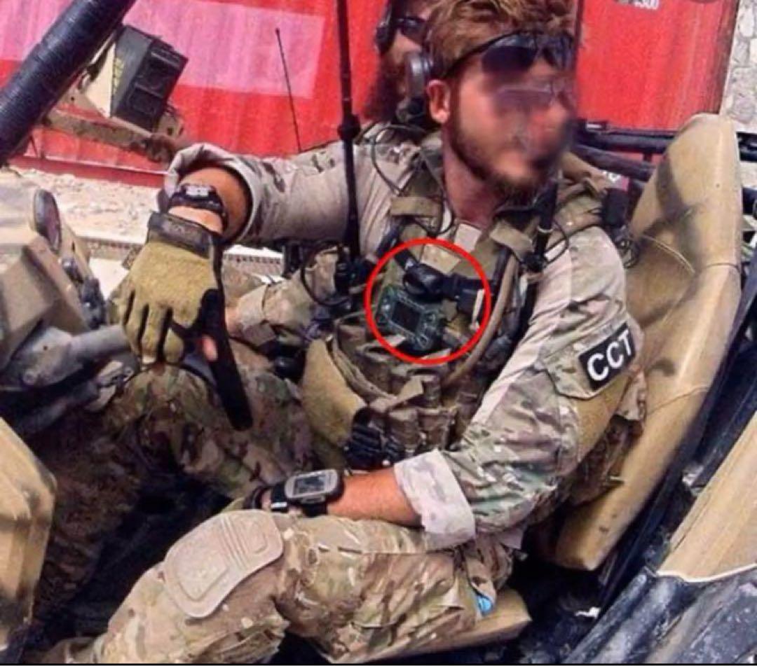 ペツルヘッドライト　タクティカ