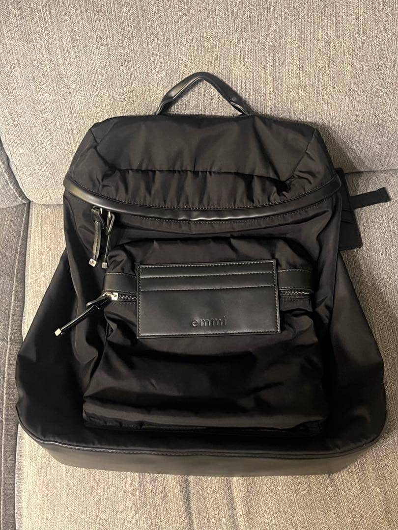 美品　emmi エミ　撥水ベーシック リュック バックパック　パスケース付き