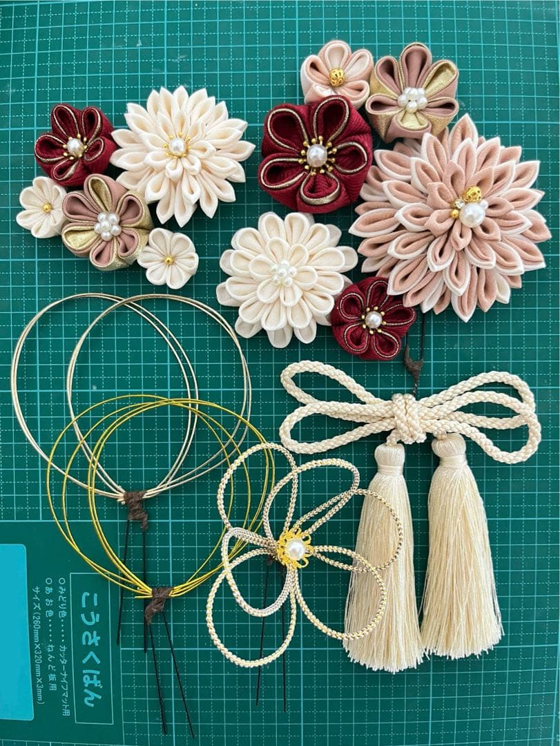 和装髪飾り　くすみピンク　臙脂　つまみ細工　結婚式　成人式　卒業式　袴　七五三