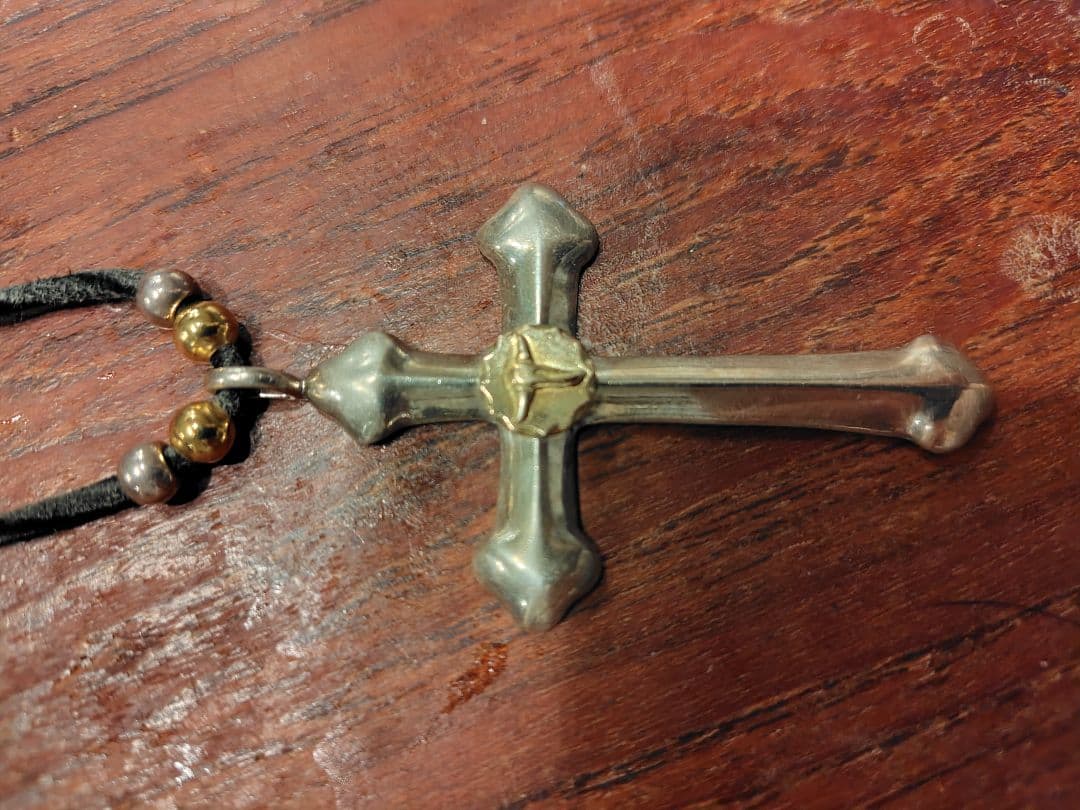 シルバー クロス ネックレス　革紐ビーズ全て含む