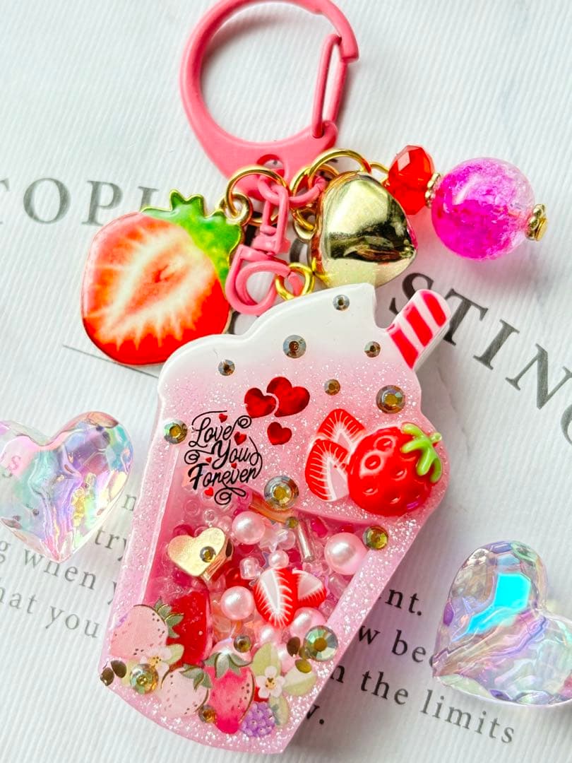 シャカシャカキーホルダー　贅沢いちごづくしドリンクシェーカー