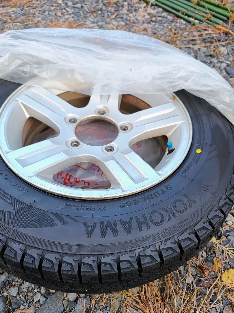 スズキジムニー用、未使用スタッドレスタイヤ4本です！