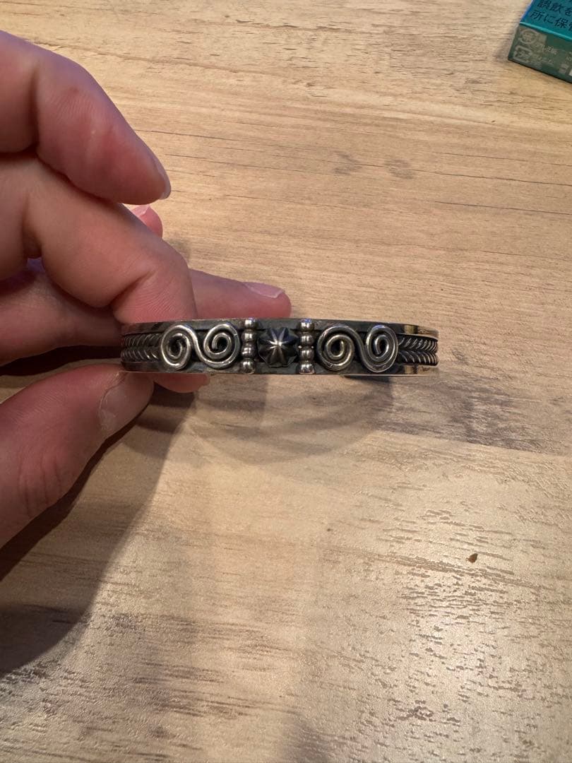 ナバホ族　バングル　インディアンジュエリー