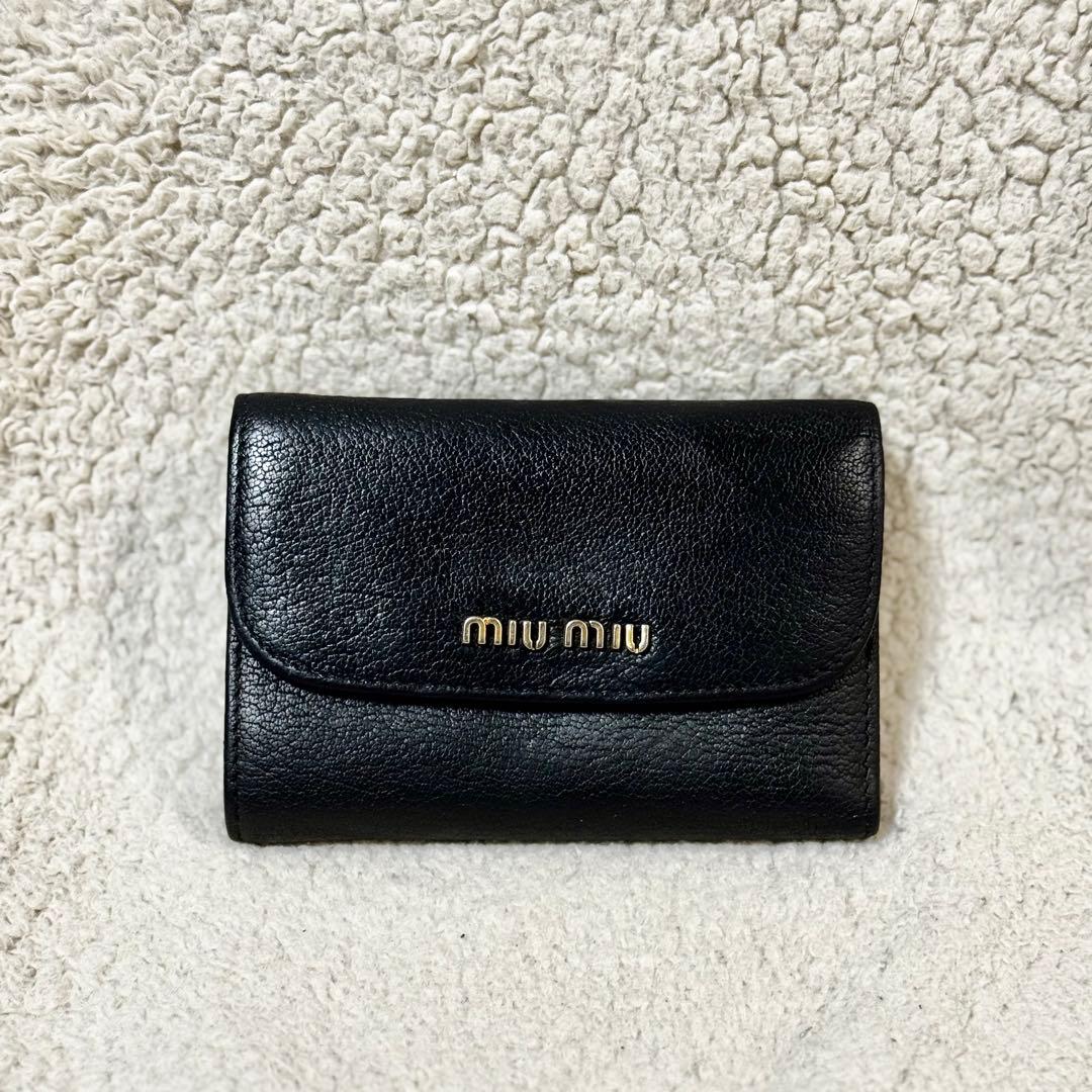 MIUMIU ミュウミュウ　二つ折り財布 Wホック　ゴールド金具