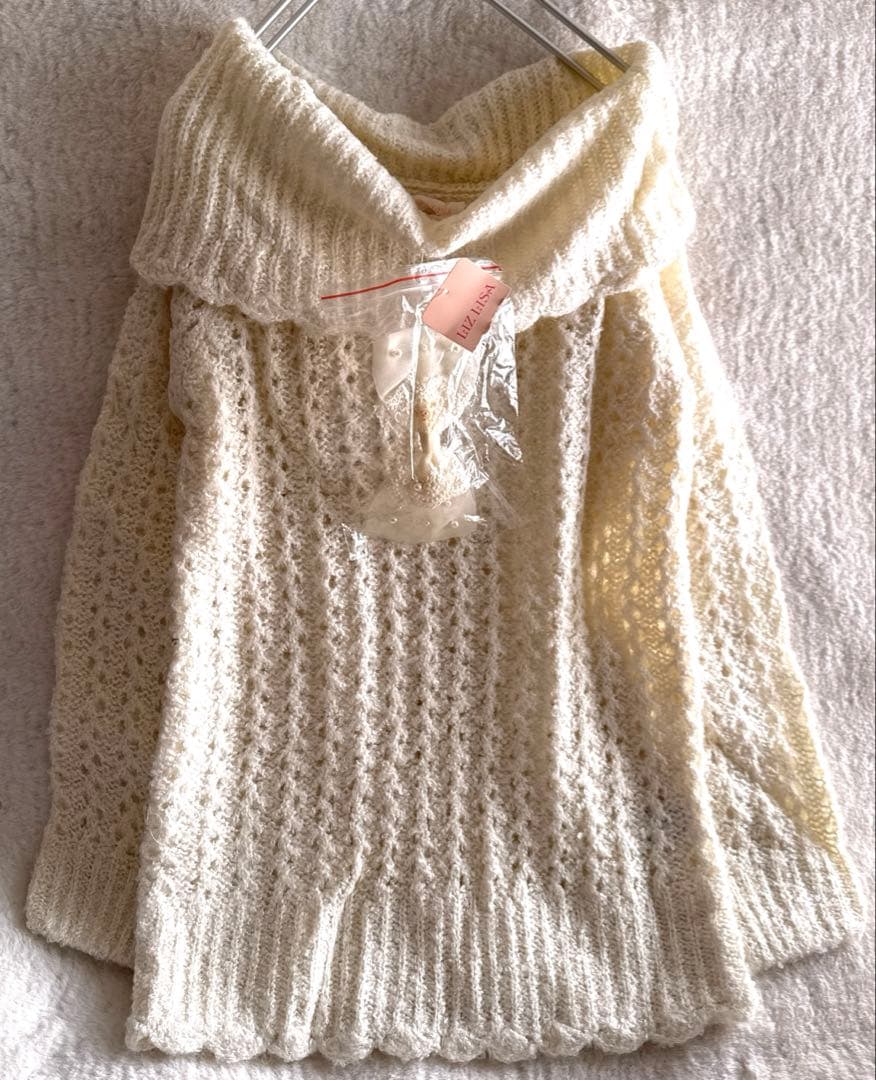 【訳あり特価】リズリサ　オフショルオフホワイト セーターLIZ LISAリボン付