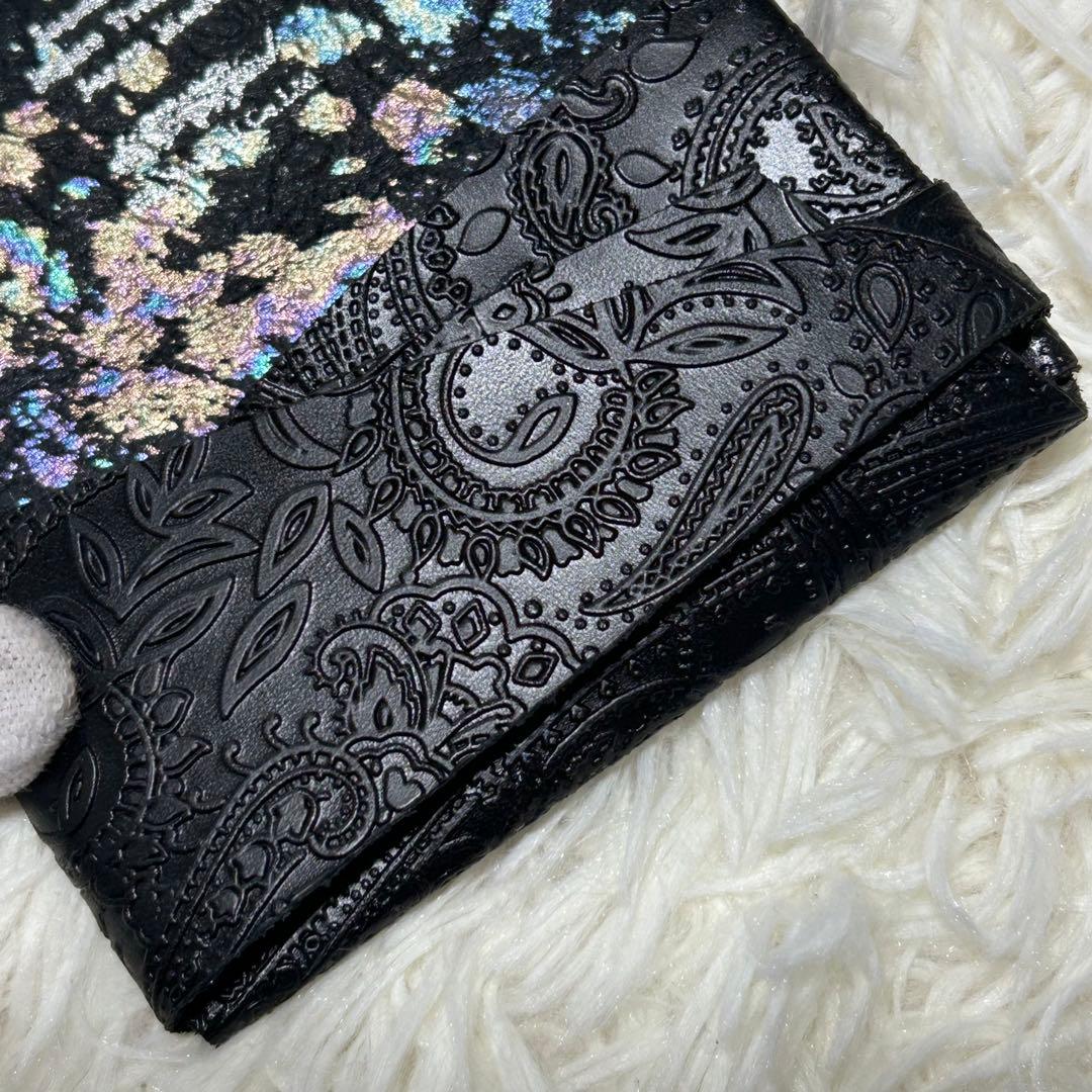 [極美品] 所作 ショサ 三つ折り財布 黒 ペイズリー柄 マルチカラー 高級感