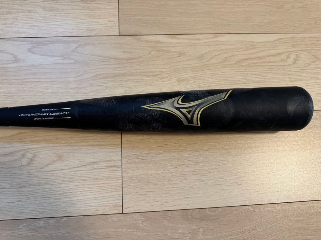 BEYOND MAX LEGACY 軟式バット ブラック/ゴールド