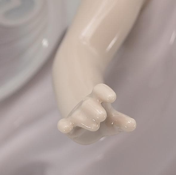 チョウの妖精　＃6875　★リヤドロ　スペイン　ポーセリン　光沢仕上げ　リタイヤ