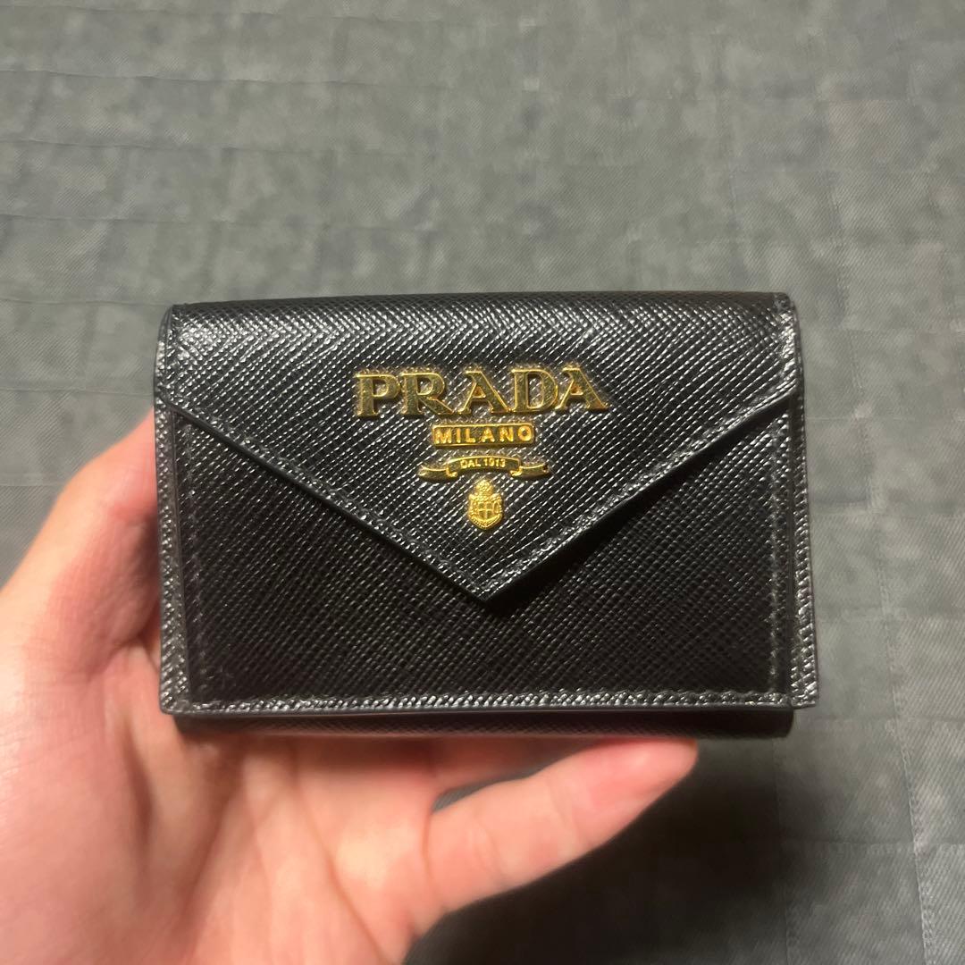 PRADA プラダ　サフィアーノ　三つ折り財布