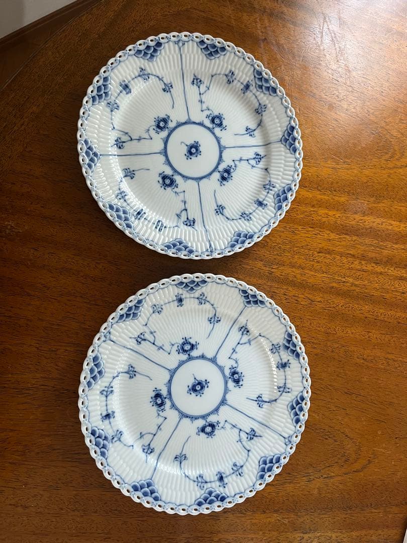 美品　ロイヤルコペンハーゲンブルーフルーテッドフルレース25cmプレート