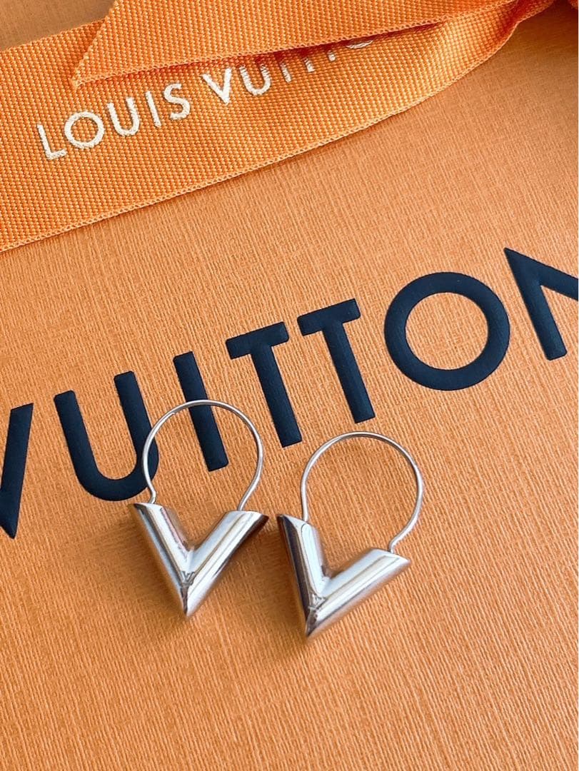 美品♡LOUISVUITTONフープピアス・エセンシャルV M63199シルバー
