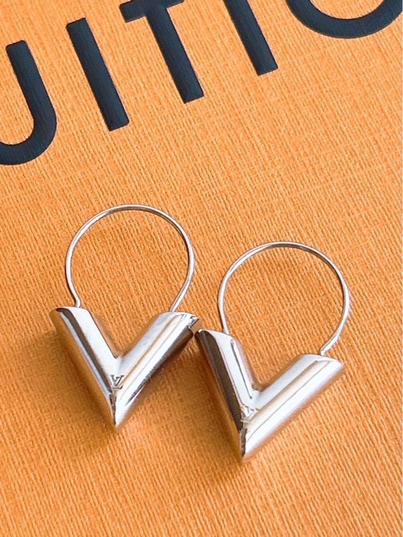 美品♡LOUISVUITTONフープピアス・エセンシャルV M63199シルバー