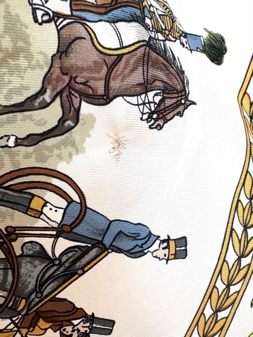 正規品　HERMES エルメス カレ90ロンシャンの散歩 白×ゴールド スカーフ