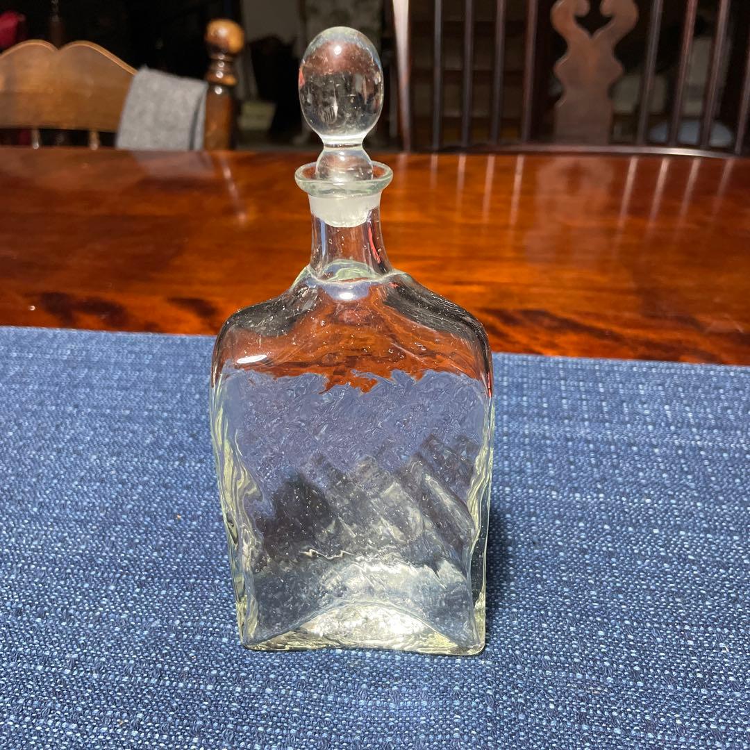 倉敷手吹カットガラス 四角形ボトル ボール型キャップ