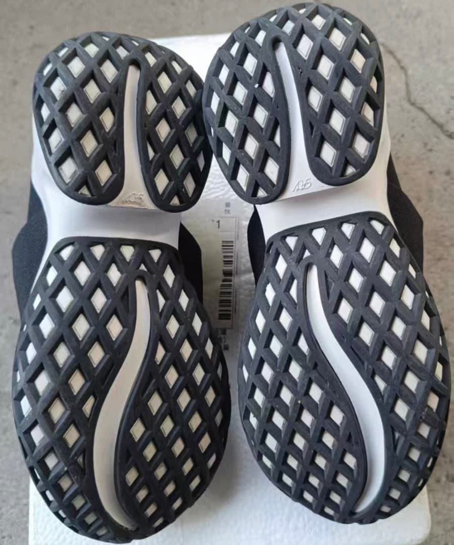 ROGERVIVIER ビジュー付き ブラックスニーカー