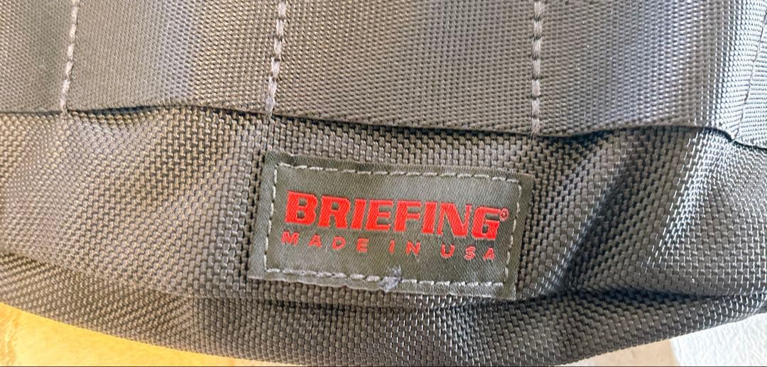 【美品】BRIEFING ボディバッグ