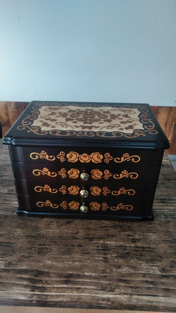 豪華アクセサリーボックス　オルゴール付き