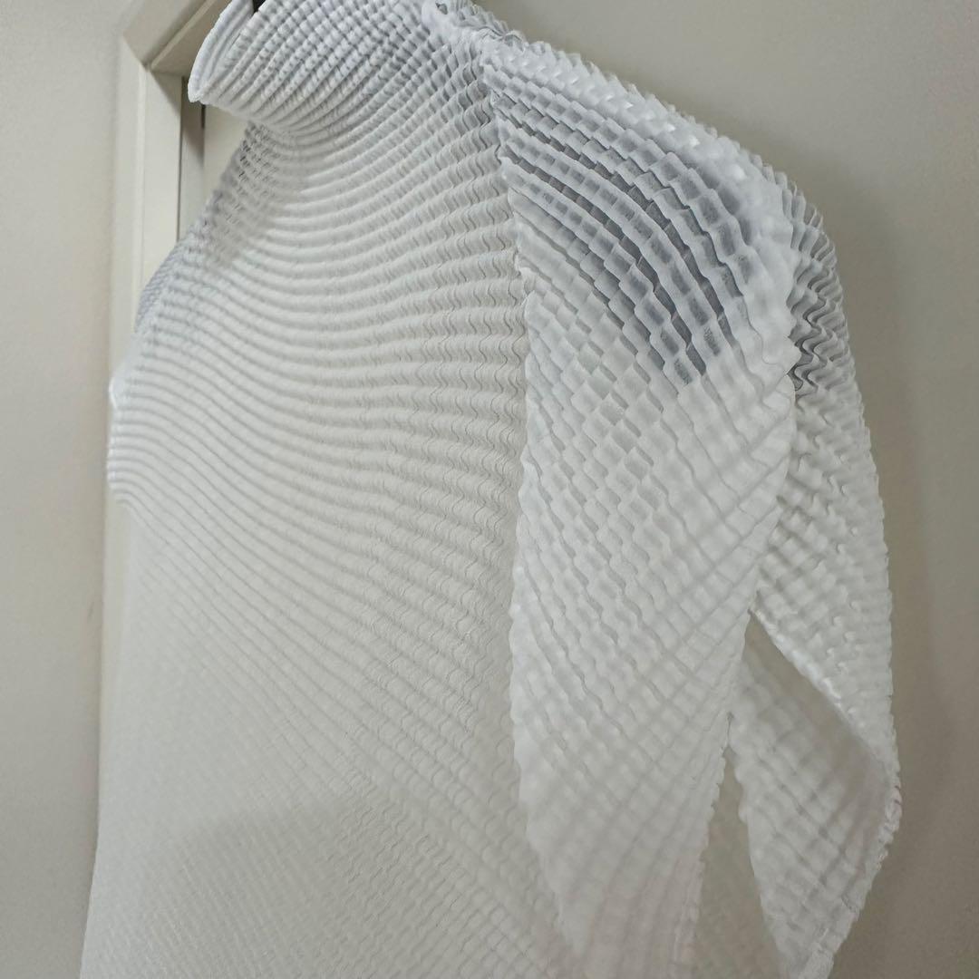 【未使用】 ISSEY MIYAKE トップス ボトルネック 白
