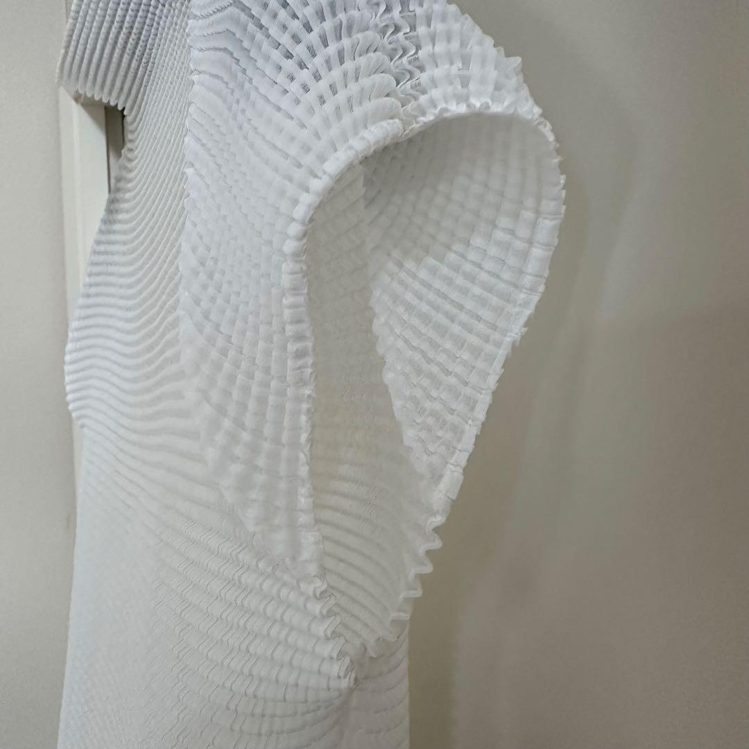 【未使用】 ISSEY MIYAKE トップス ボトルネック 白