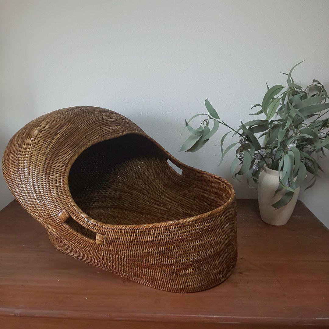 丸みを帯びたラタン製 ベビーベット アンティーク