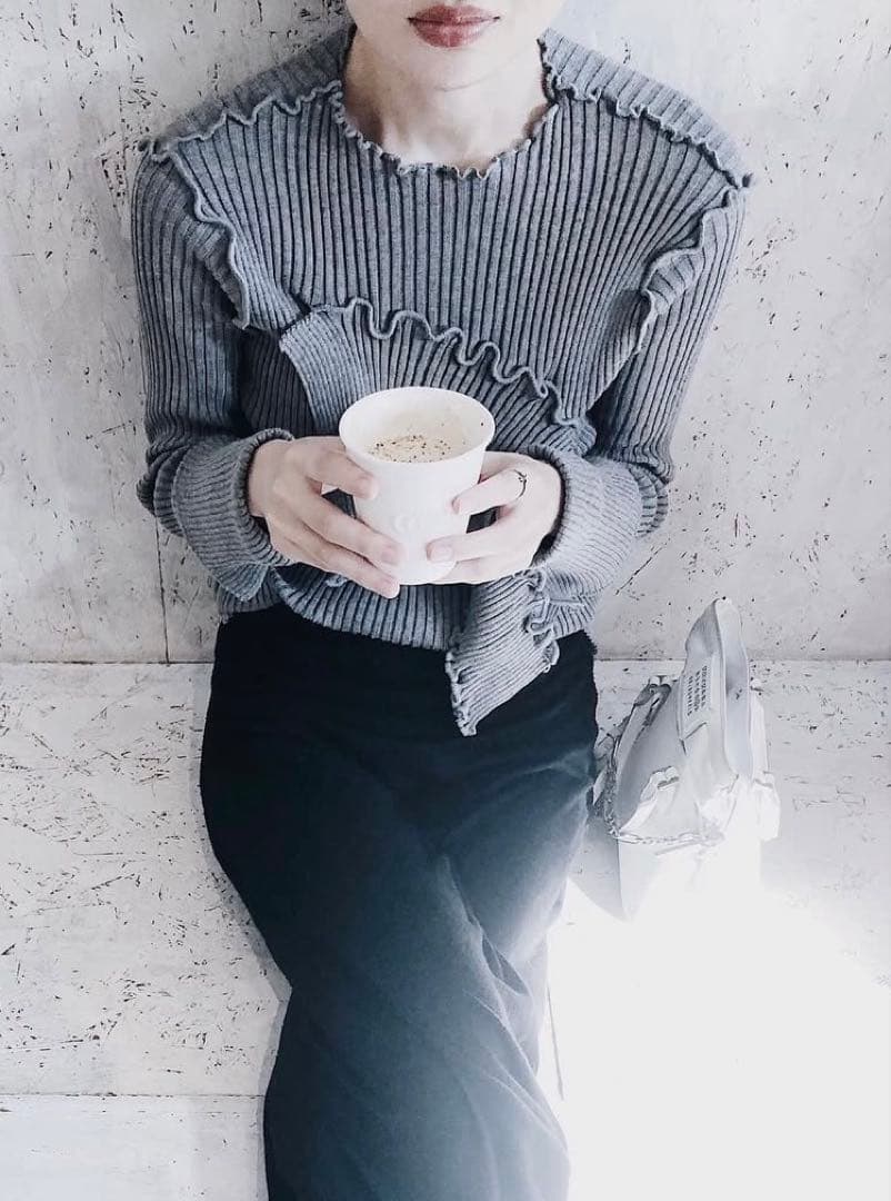 コトハヨコザワ　グレー　ハイネックリブニット