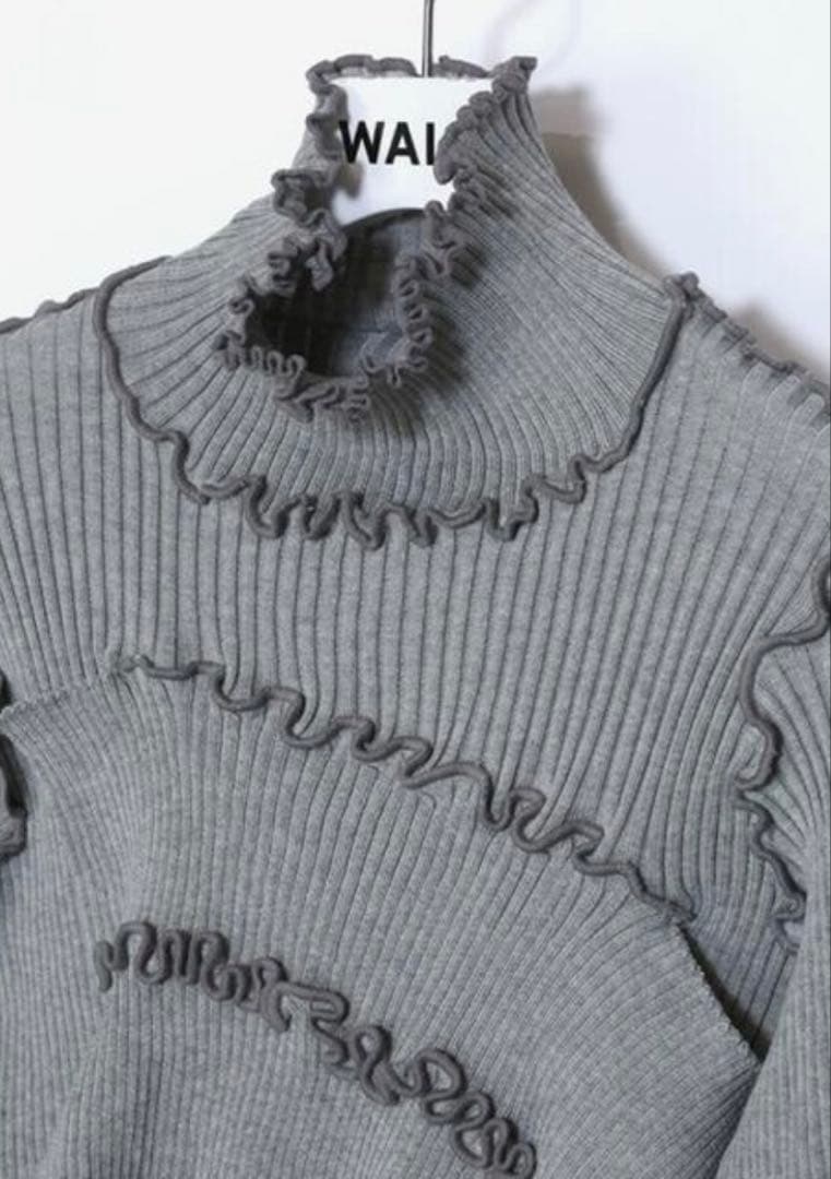 コトハヨコザワ　グレー　ハイネックリブニット