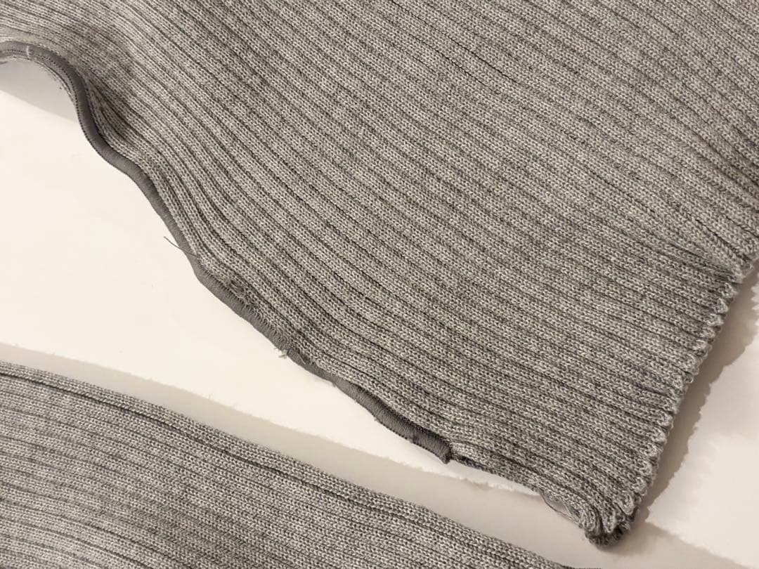 コトハヨコザワ　グレー　ハイネックリブニット