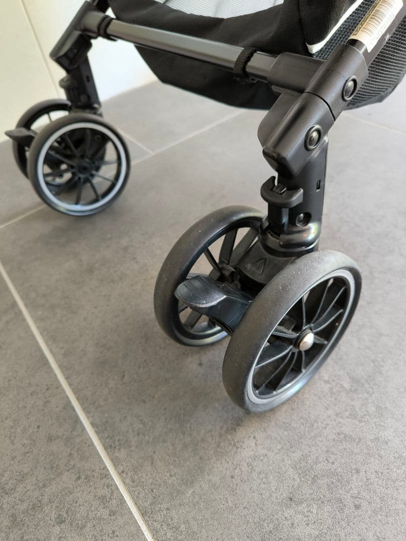 【限定色】コンビ メチャカルハンディ オート4キャス compact