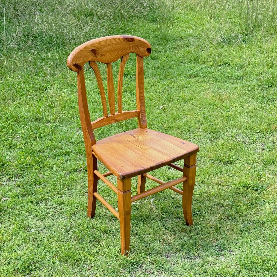 カントリー家具　ナチュラルな佇まいのダイニングチェア　パイン材